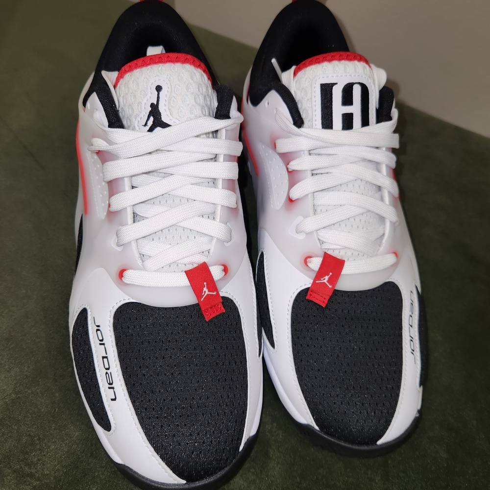 Nike Jordan Heir Series Men’s White/Black/Red Athletic Shoes Size 8.5